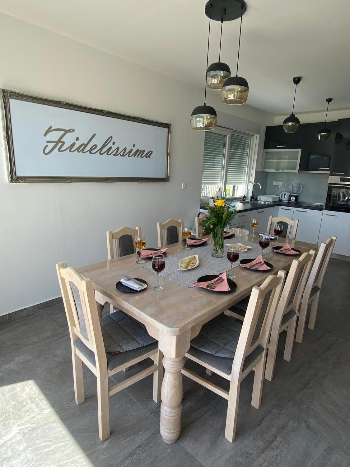 Villa Fidelissima Kastela Ngoại thất bức ảnh
